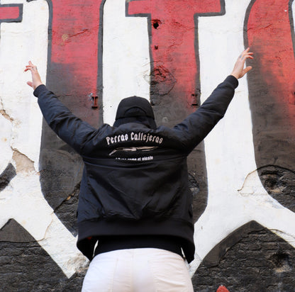 BOMBER DE INVIERNO BORDADA DE PERRAS CALLEJERAS