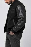 Cazadora Black is Black