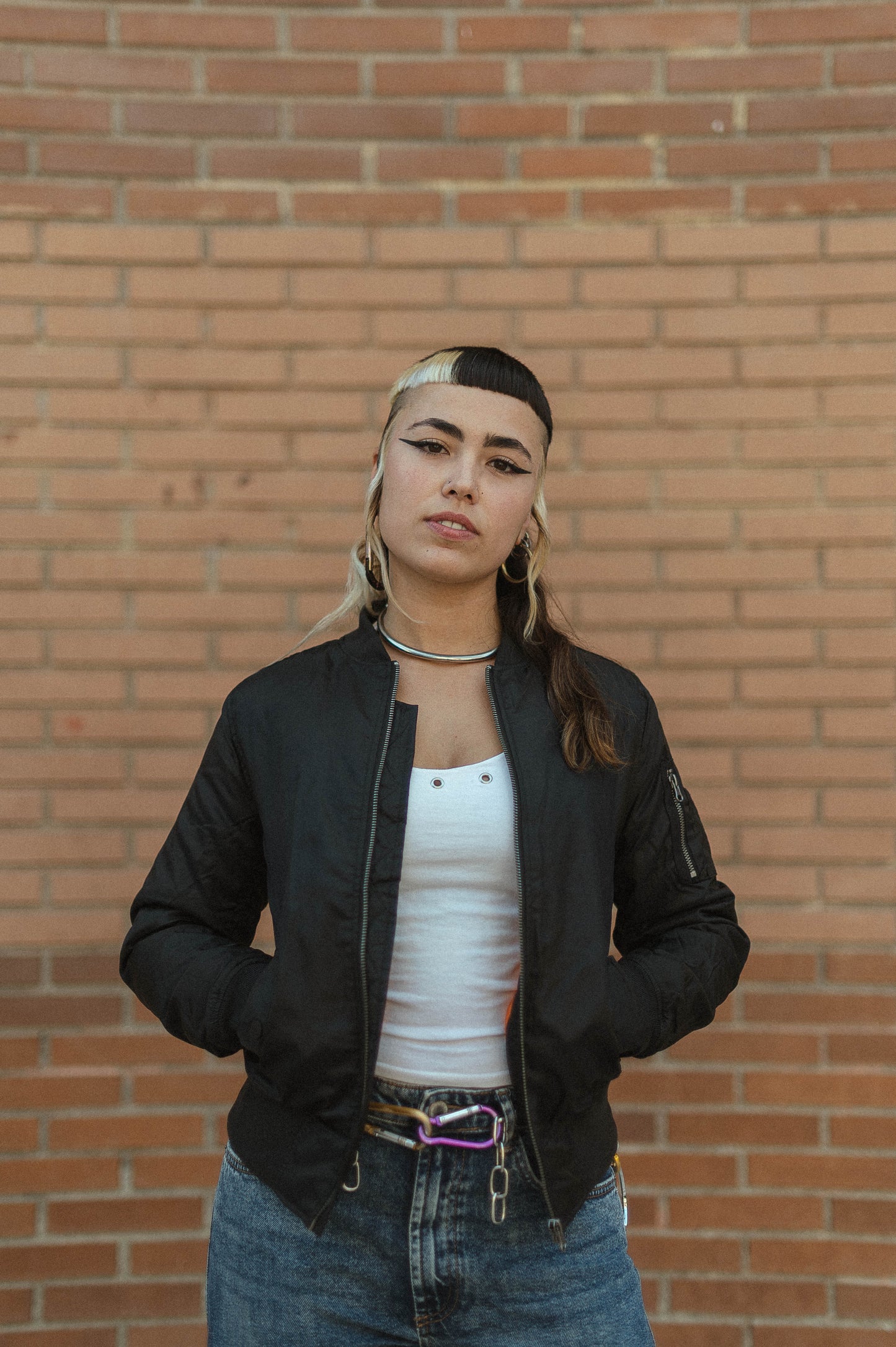 BOMBER DE INVIERNO BORDADA DE PERRAS CALLEJERAS