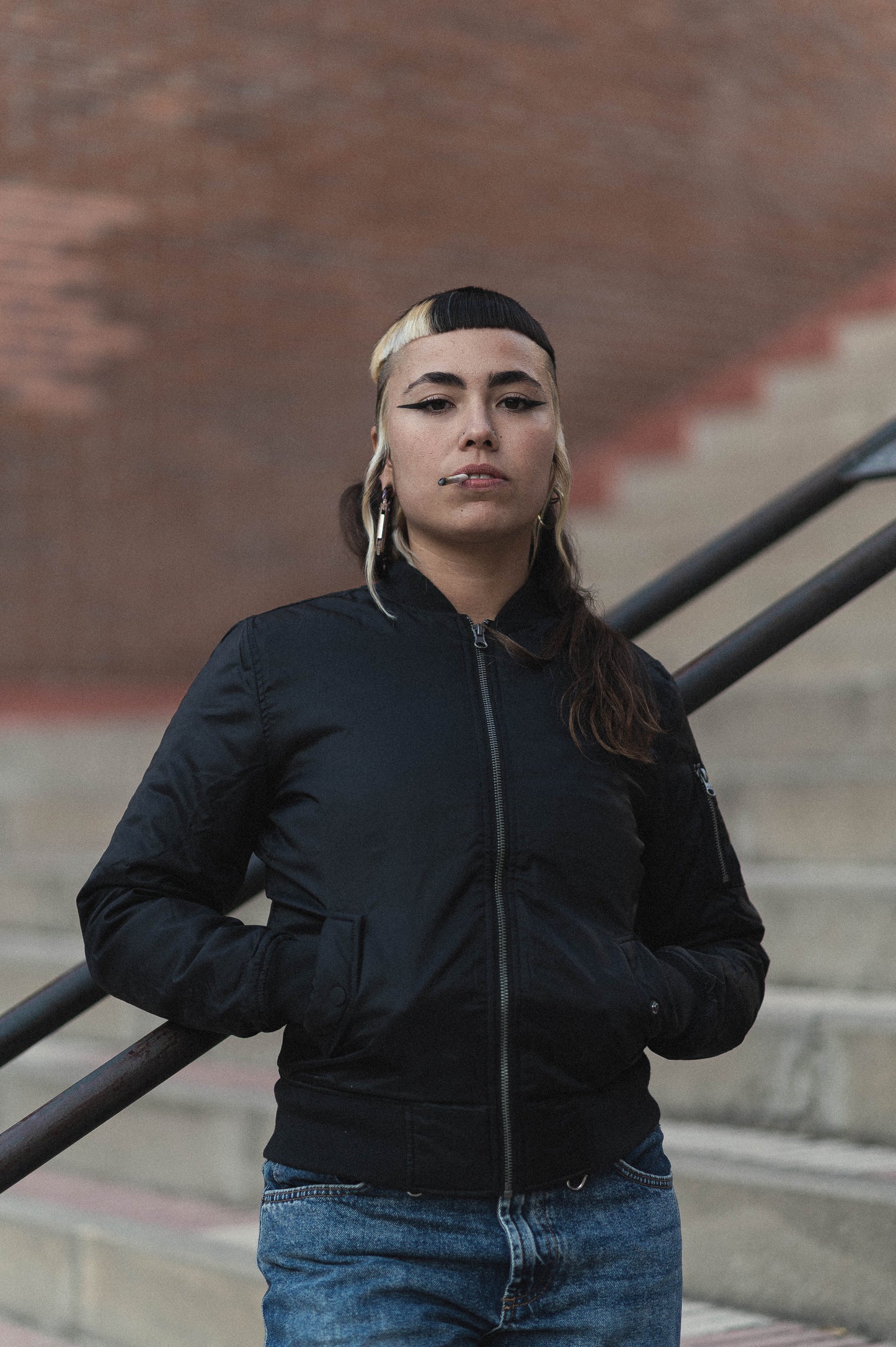 BOMBER DE INVIERNO BORDADA DE PERRAS CALLEJERAS