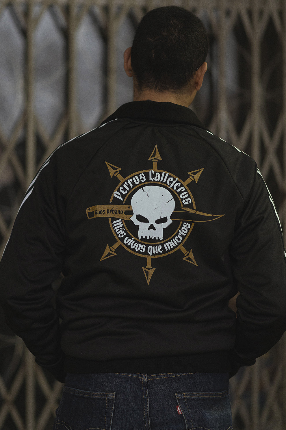 TRACKTOP KAOS URBANO X PERROS CALLEJEROS